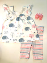 Load image into Gallery viewer, Hedgehog Capri Set
